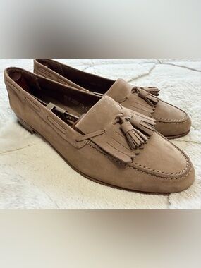 Like NEW! $895 Ferragamo Tan Cream Suede Nubuck Kiltie Fringe Tassel Loafers 105